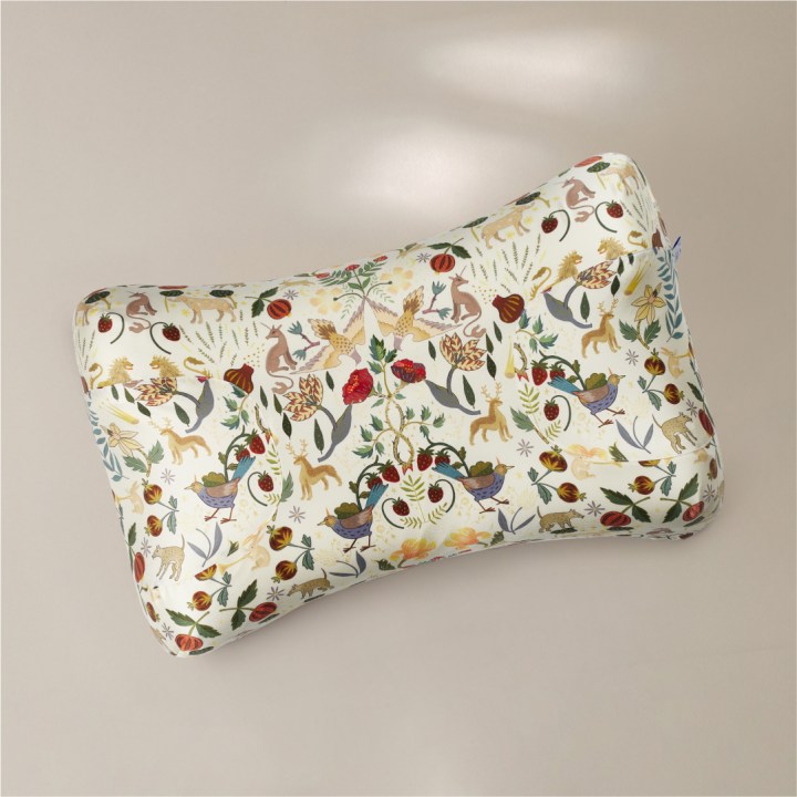 Подушка Omnia в наволочке из премиального шелка