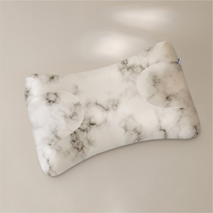 Подушка Omnia в наволочке из премиального шелка